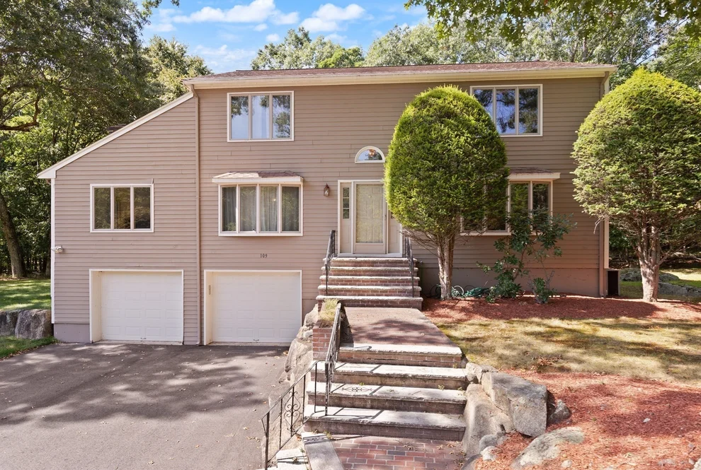 Unit for sale at 109 Hampton Rd, Sharon, MA 02067