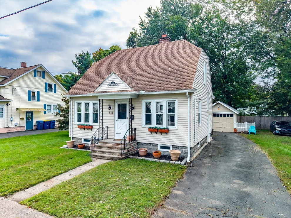 Unit for sale at 18 Fabyan St, West Springfield, MA 01089