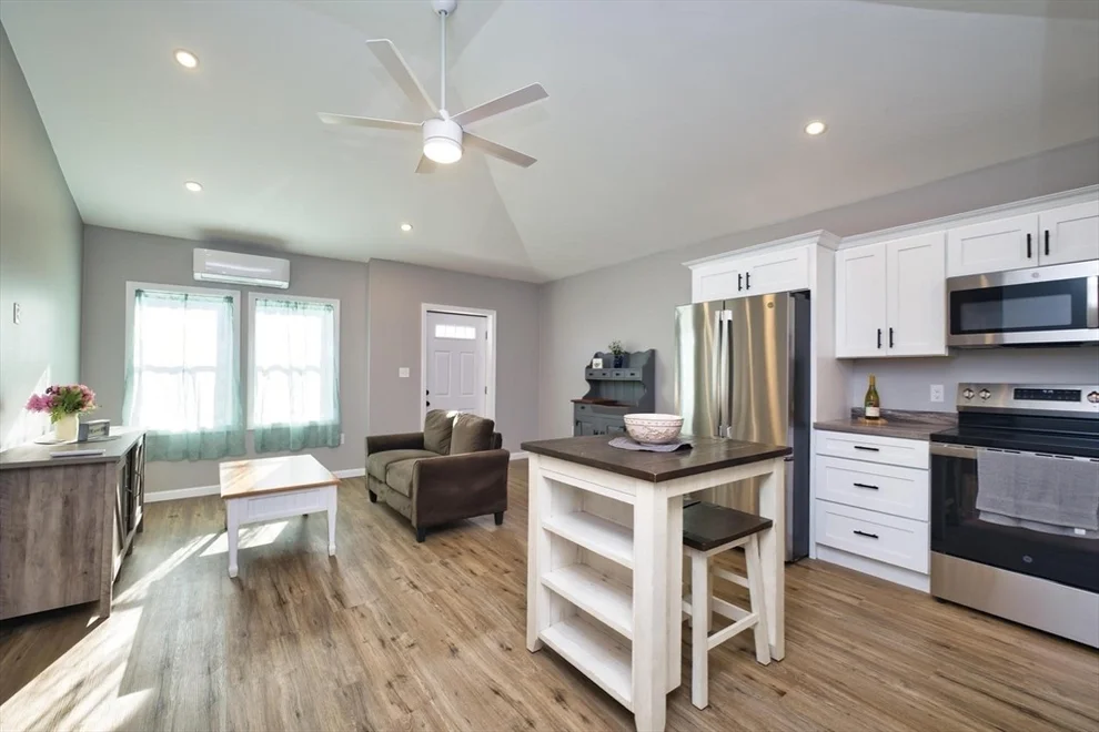 Unit for sale at 340 Vale St, Fall River, MA 02724