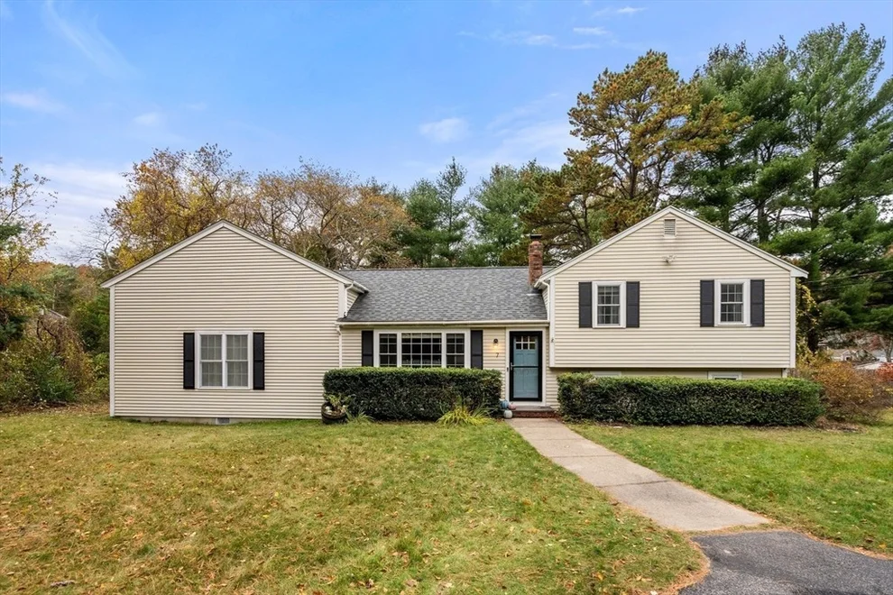 Unit for sale at 7 Sugarbush Ln, Plymouth, MA 02360