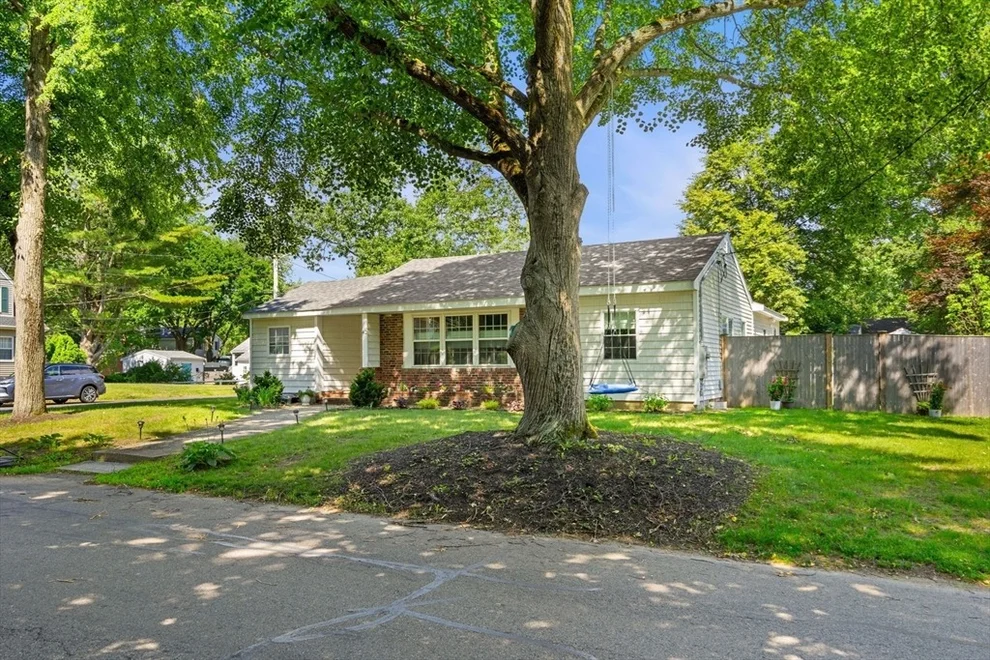 Unit for sale at 42 Myrtle Ave, Newburyport, MA 01950