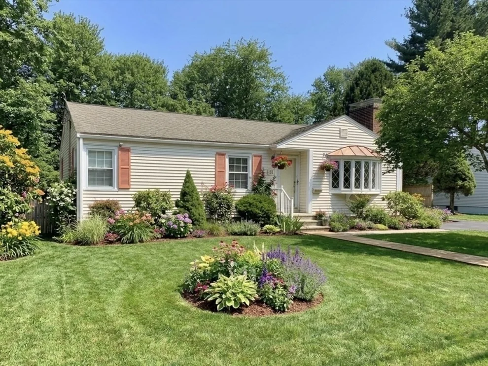 Unit for sale at 31 Francis Ave, Shrewsbury, MA 01545