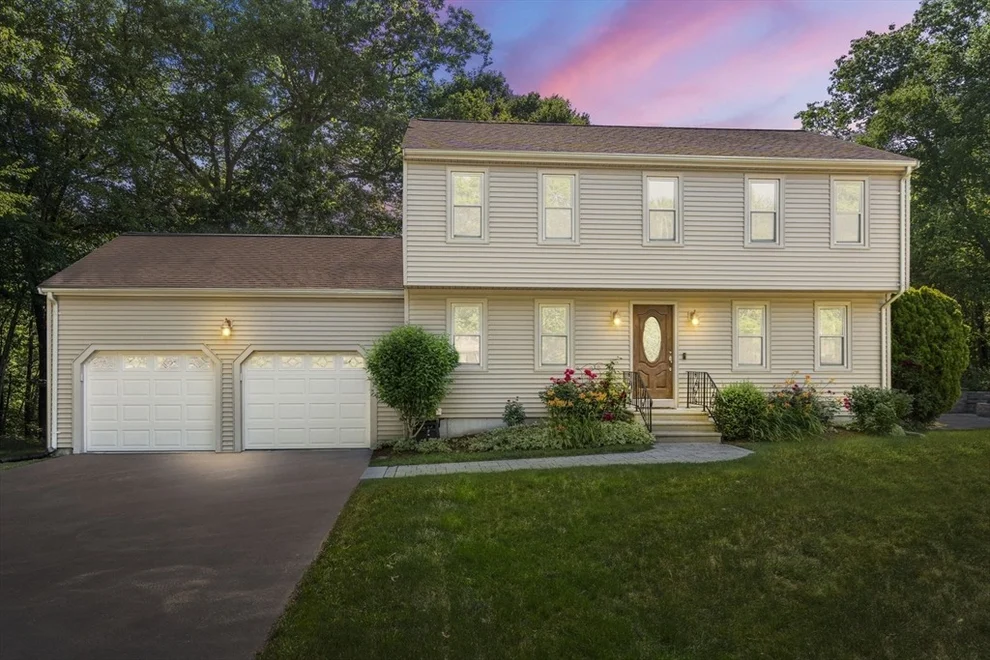 Unit for sale at 6 Crockett Cir, Hopedale, MA 01747