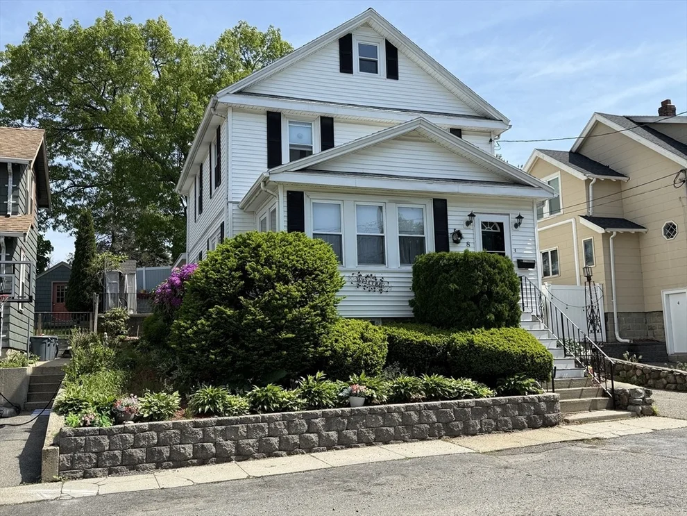 Unit for sale at 8 Lincoln Ct, Saugus, MA 01906