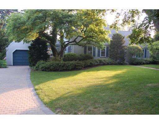 Unit for sale at 4 Euclid Ave, Marblehead, MA 01945