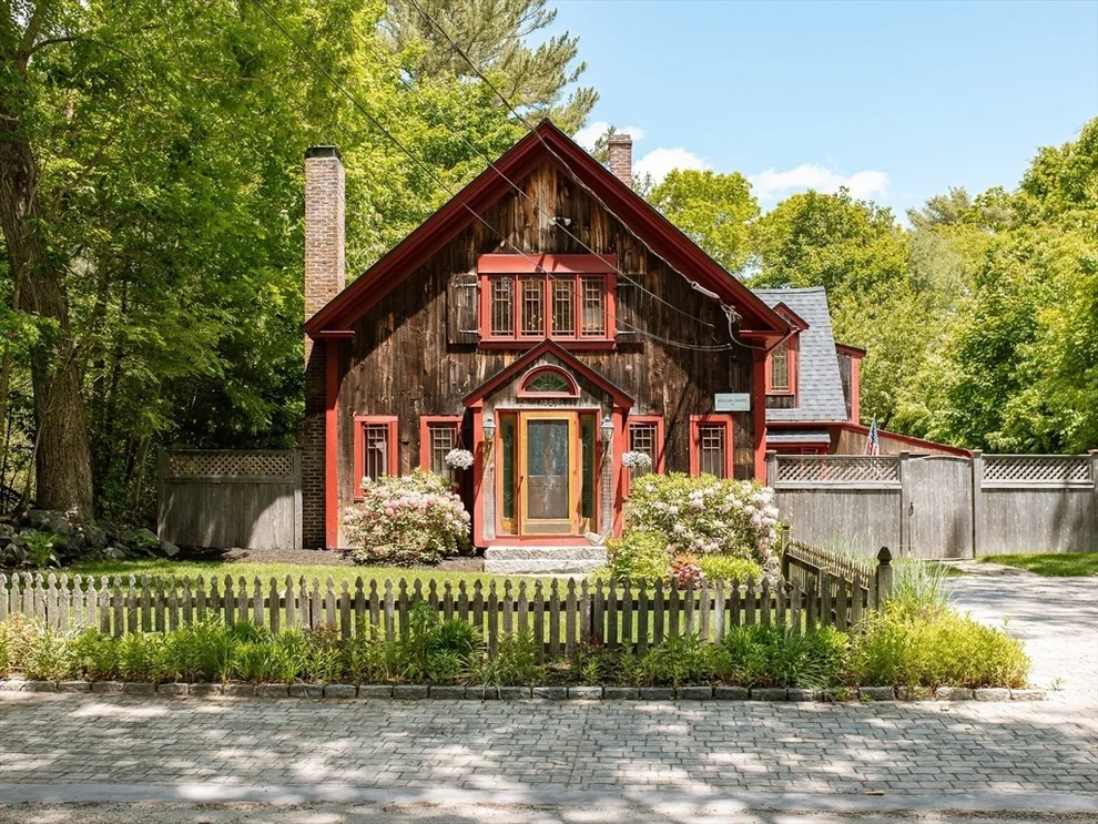 Unit for sale at 1027 Union St, Duxbury, MA 02332