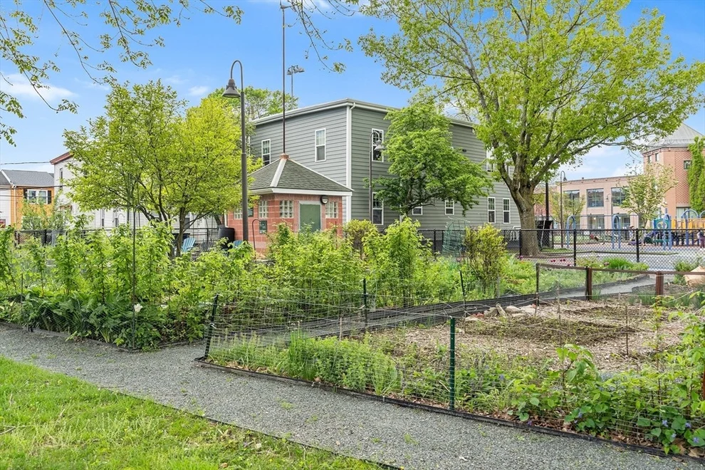 Unit for sale at 7 Reeds Ct, Somerville, MA 02145