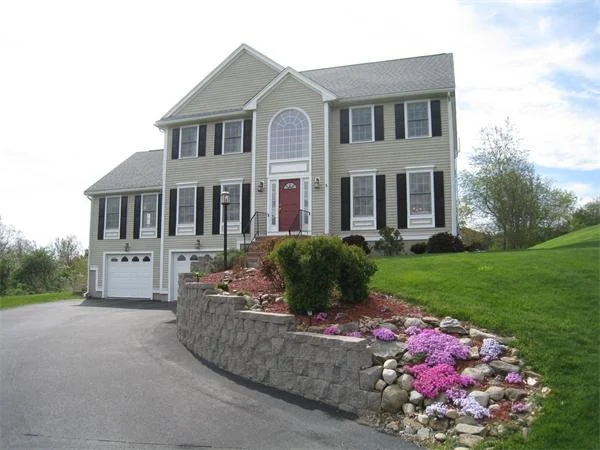 Unit for sale at 2 Swedes Crossing, Westford, MA 01886