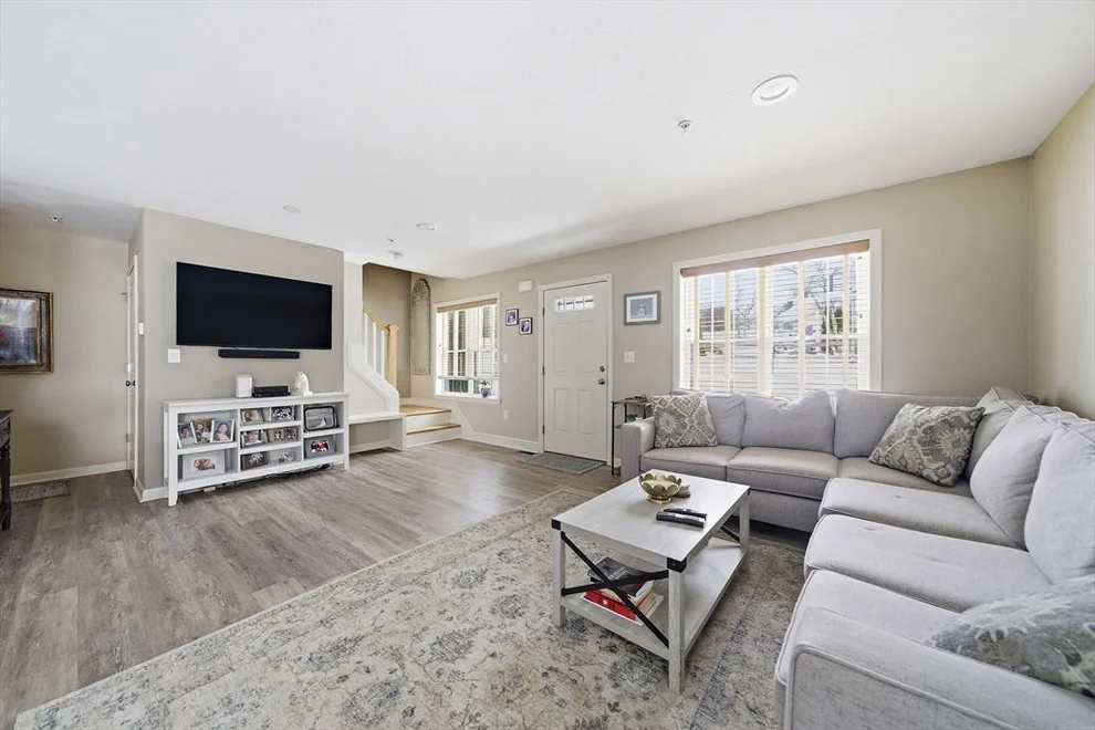 Unit for sale at 138 Elm St, Kingston, MA 02364