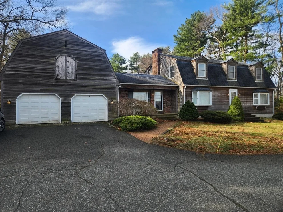 Unit for sale at 700 Locust St, Swansea, MA 02777