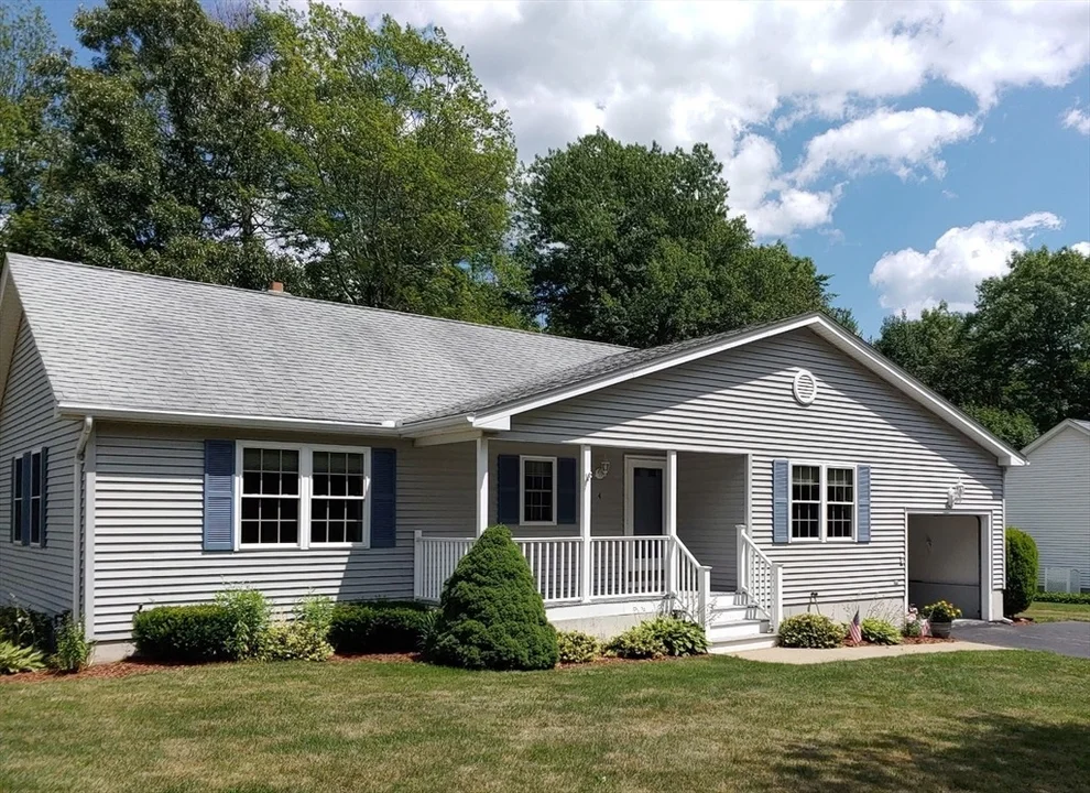 Unit for sale at 4 Deerfield Cir, Auburn, MA 01501