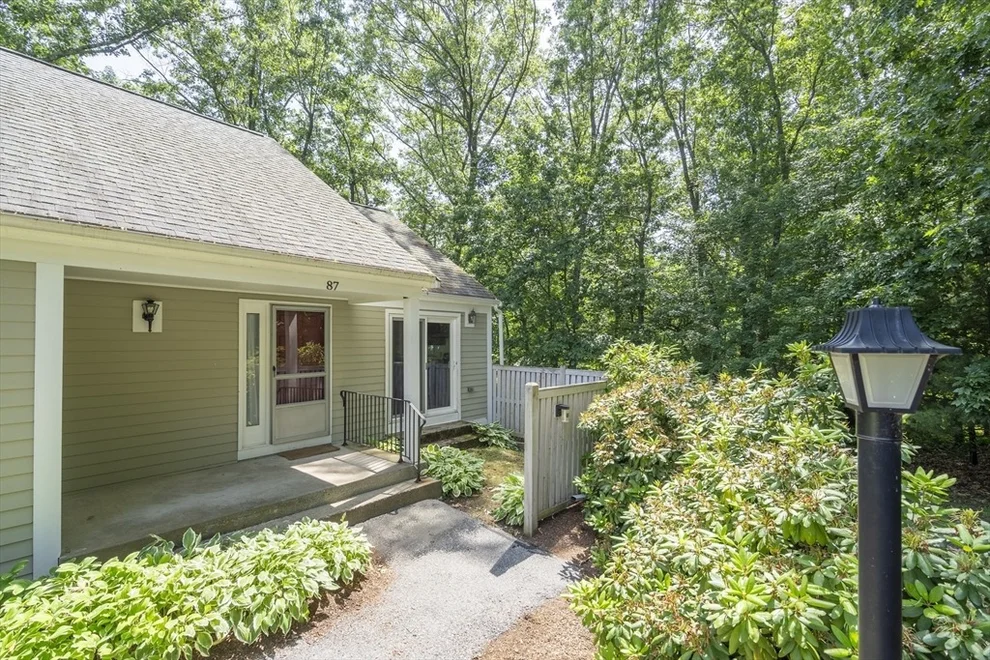 Unit for sale at 87 Fifer Ln, Lexington, MA 02421