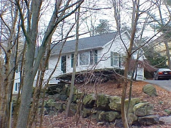 Unit for sale at 4 Pheasantwood Dr, Wakefield, MA 01880