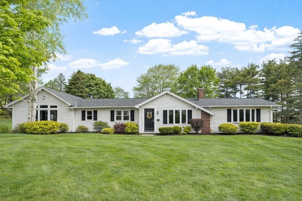Unit for sale at 3 Maryvale Ln, Peabody, MA 01960