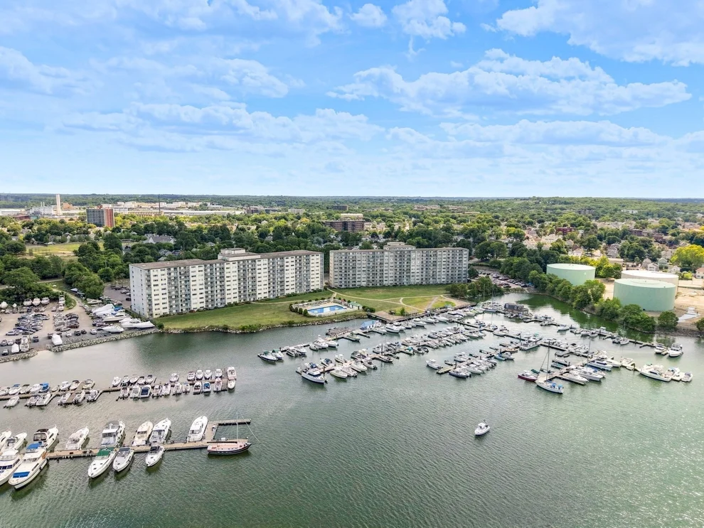100 Cove Way