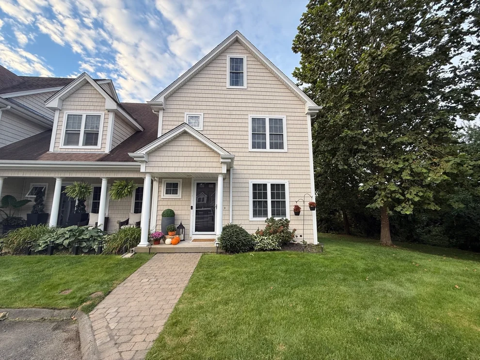 Unit for sale at 700 Lees River Ave, Somerset, MA 02725
