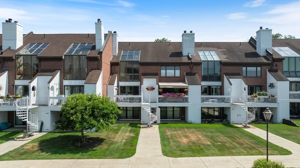 Unit for sale at 126 Merrimac St, Newburyport, MA 01950