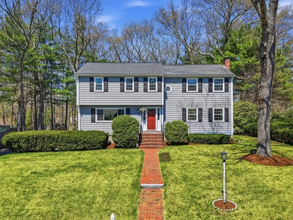 Unit for sale at 4 Donny Dr, Franklin, MA 02038