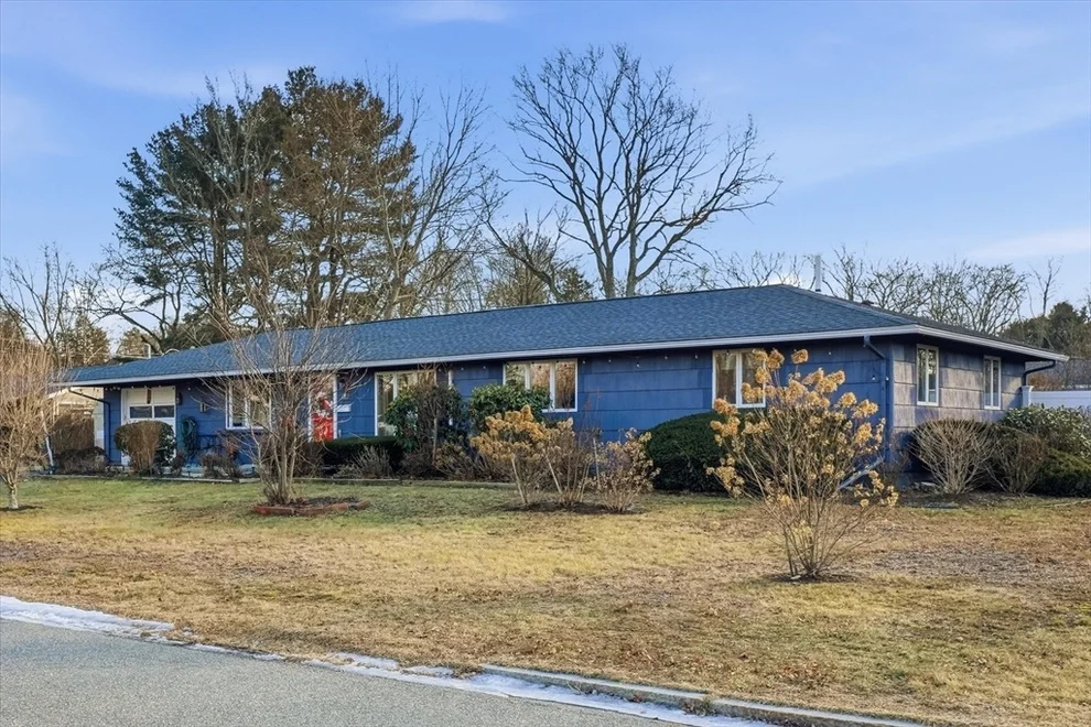 Unit for sale at 14 Ridgefield Dr, Framingham, MA 01701