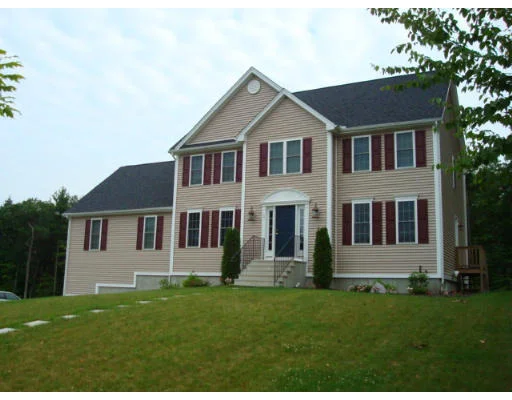 Unit for sale at 74 Boulder Hill Rd, Holden, MA 01522