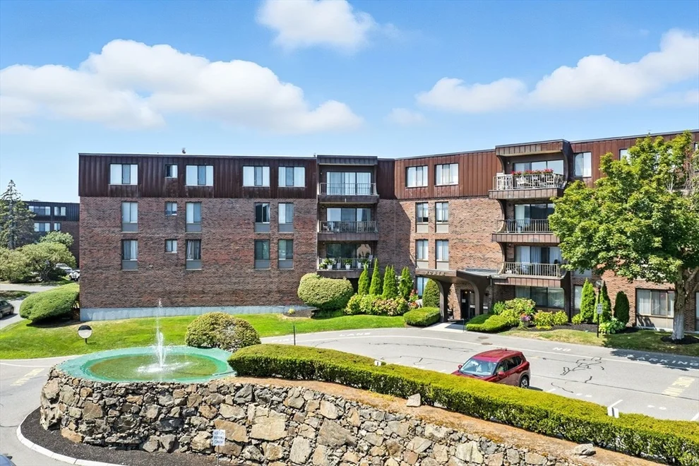 Unit for sale at 1006 Paradise Rd, Swampscott, MA 01907