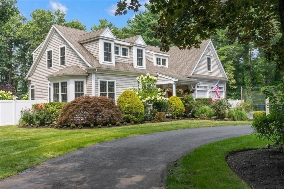 Unit for sale at 45 Summer St, Duxbury, MA 02332