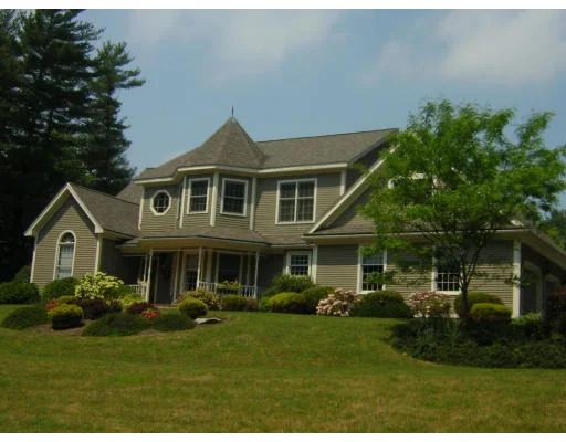 Unit for sale at 9 Mercer Ln, Franklin, MA 02038