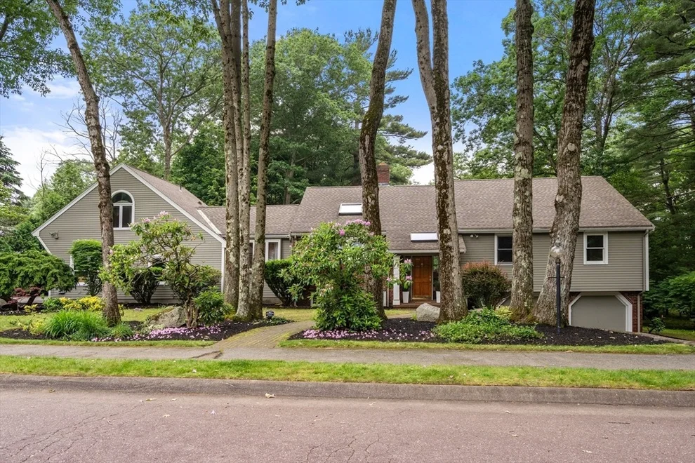 Unit for sale at 173 Locksley Road, Lynnfield, MA 01940