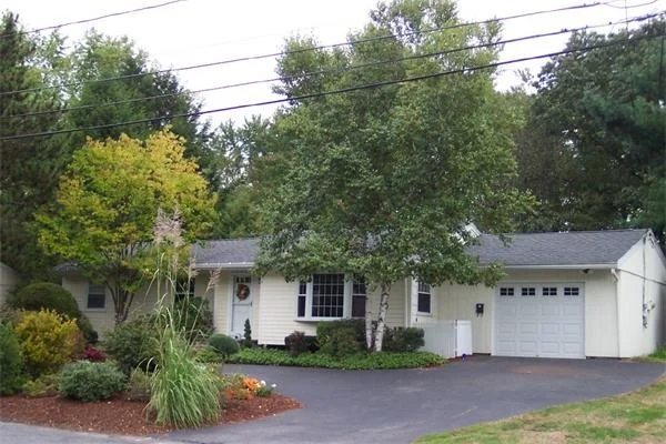 Unit for sale at 6 Larnis Rd, Framingham, MA 01701