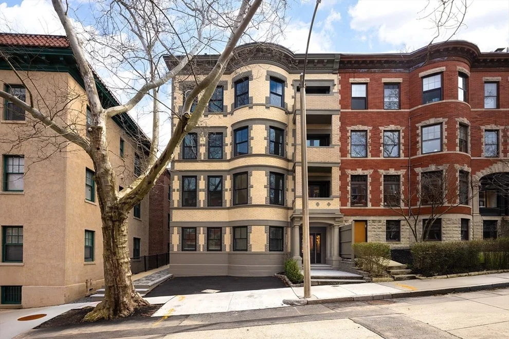 Unit for sale at 6 Claflin Rd, Brookline, MA 02445