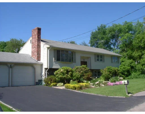 Unit for sale at 11 Christina Dr, Braintree, MA 02184