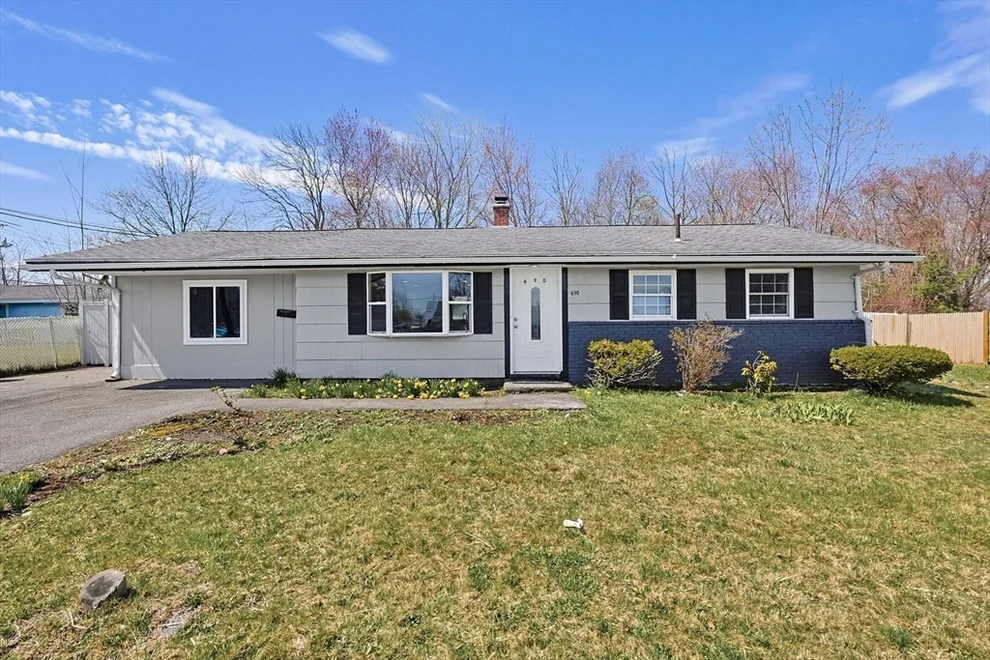 Unit for sale at 690 N Quincy St, Brockton, MA 02302