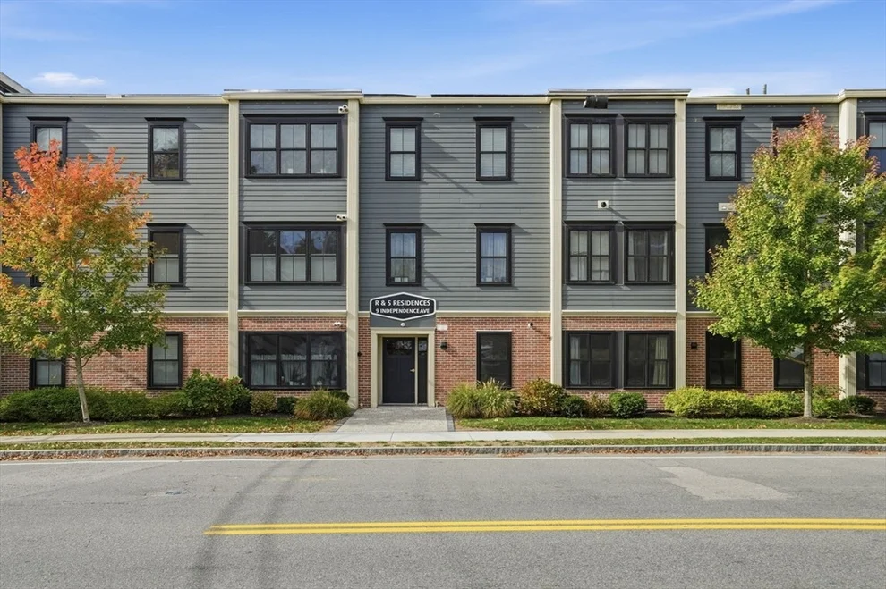 Unit for sale at 9 Independence Ave, Braintree, MA 02184