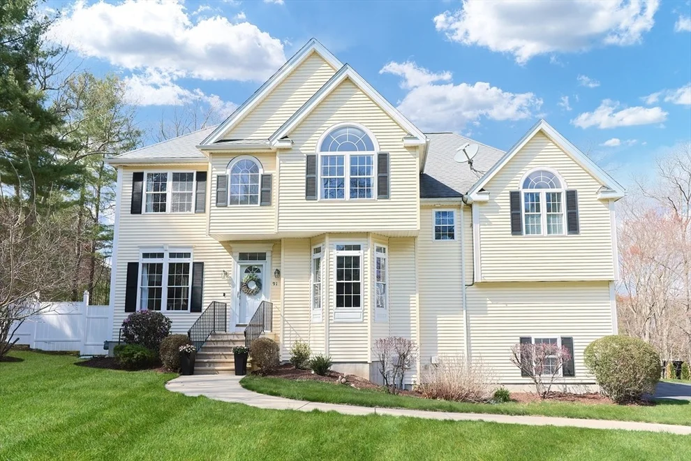 Unit for sale at 91 Elmshade Dr, Uxbridge, MA 01569