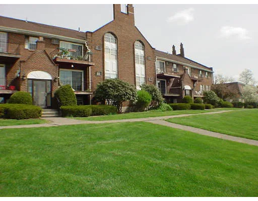 Unit for sale at 10-2 Oak Street, Shrewsbury, MA 01545