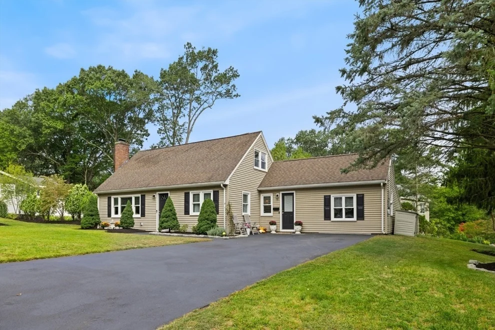 Unit for sale at 1 Magnolia Ter, Peabody, MA 01960