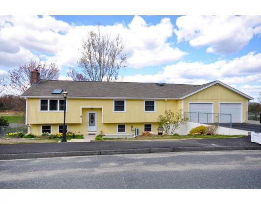 Unit for sale at 9 Johansen Dr, Marlborough, MA 01752