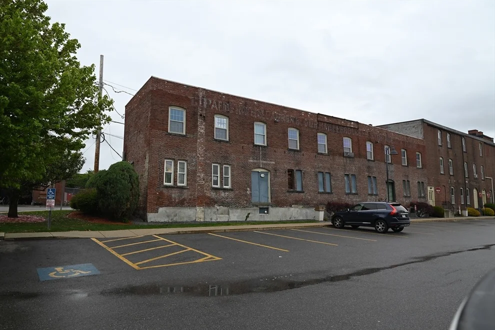 Unit for sale at 590 Dutton St, Lowell, MA 01854