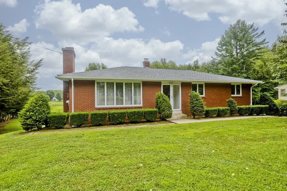 Unit for sale at 233 Lathrop St, South Hadley, MA 01075