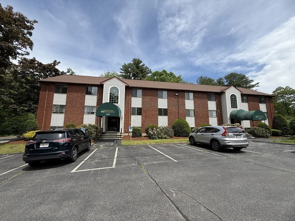 Unit for sale at 2200 Skyline Dr, Lowell, MA 01854