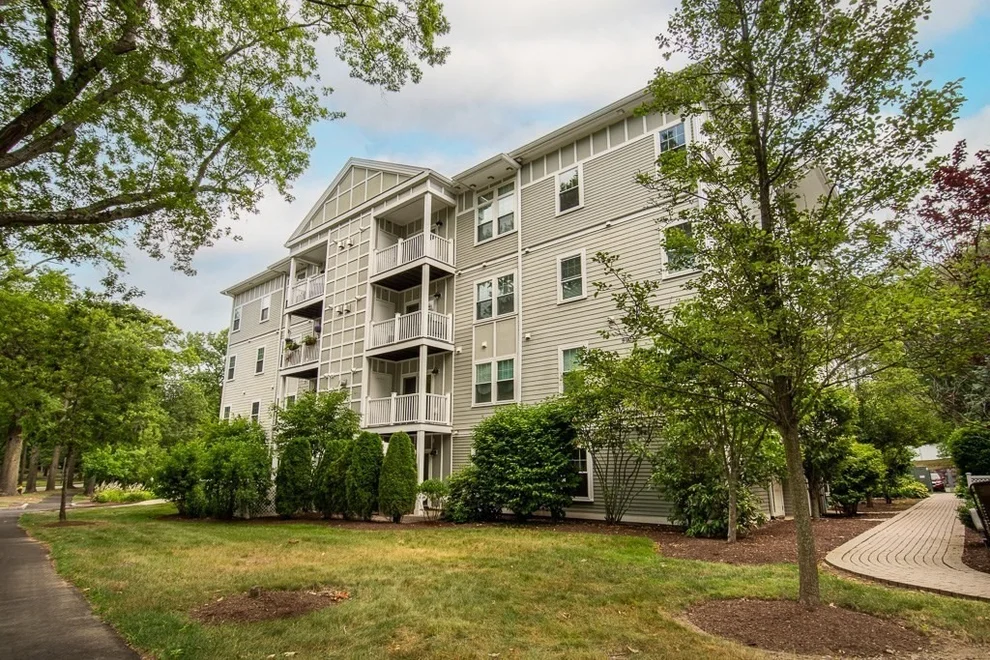 Unit for sale at 990 Vfw Pkwy, Boston, MA 02132