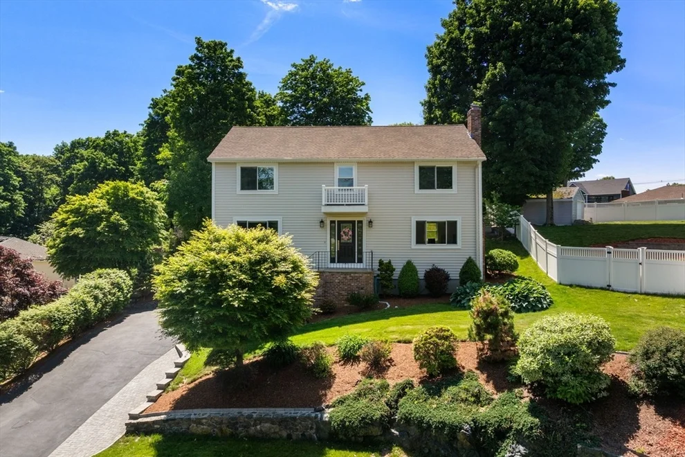 Unit for sale at 5 Patrick Cir, Stoneham, MA 02180