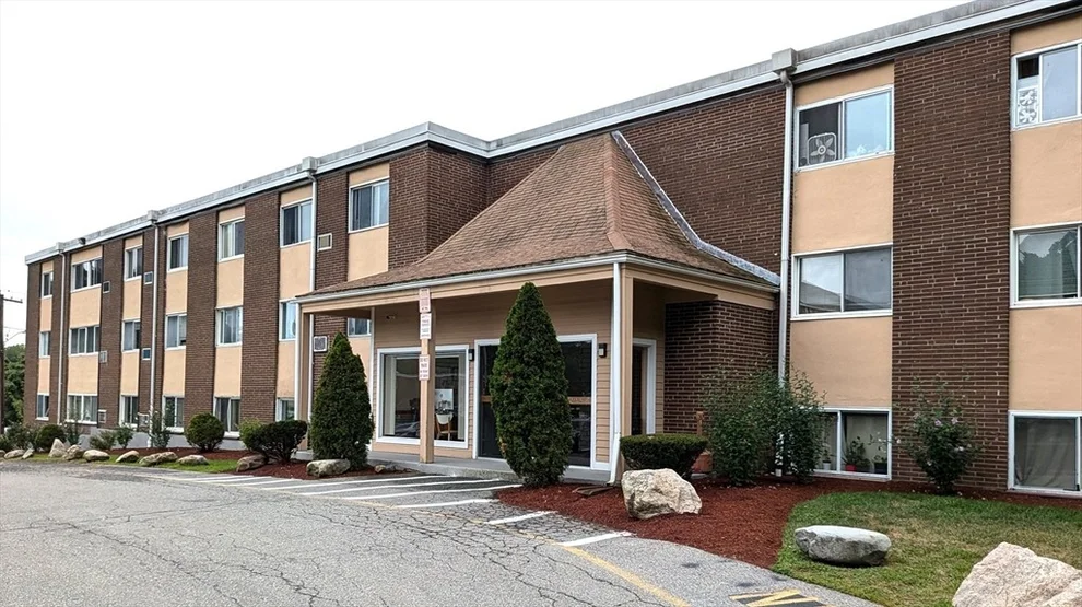 Unit for sale at 27 Willis St, Framingham, MA 01702