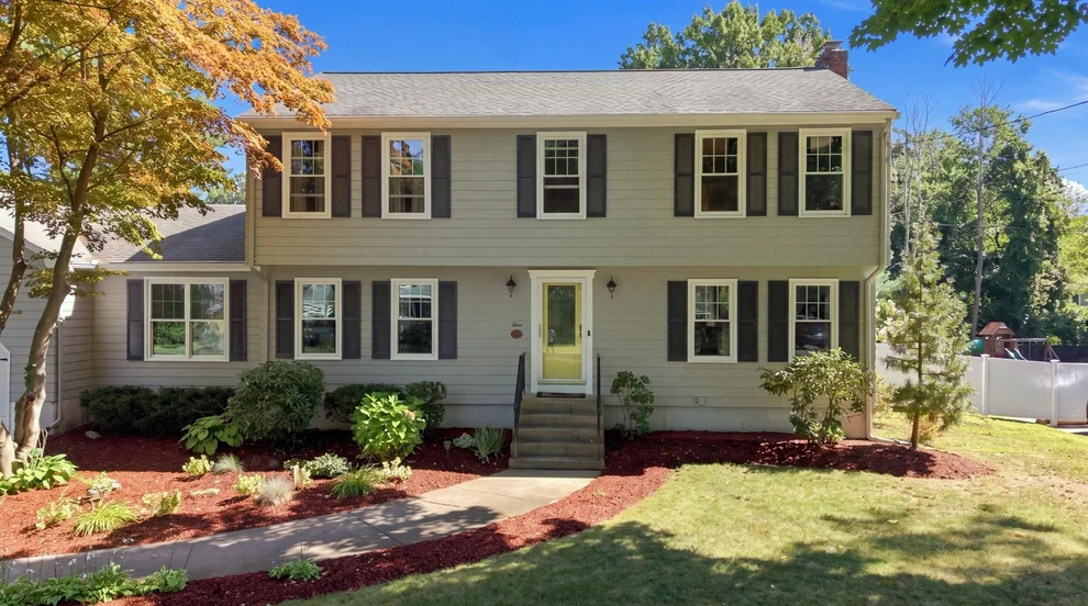 Unit for sale at 4 Portmore Ln, Framingham, MA 01702
