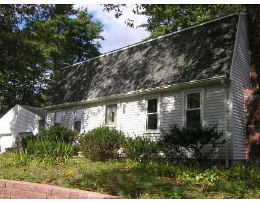 Unit for sale at 9 Meadowbrook Rd, Franklin, MA 02038