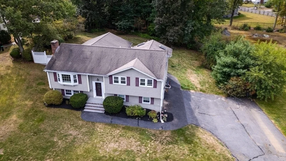 Unit for sale at 2 Cutting Ln, Burlington, MA 01803