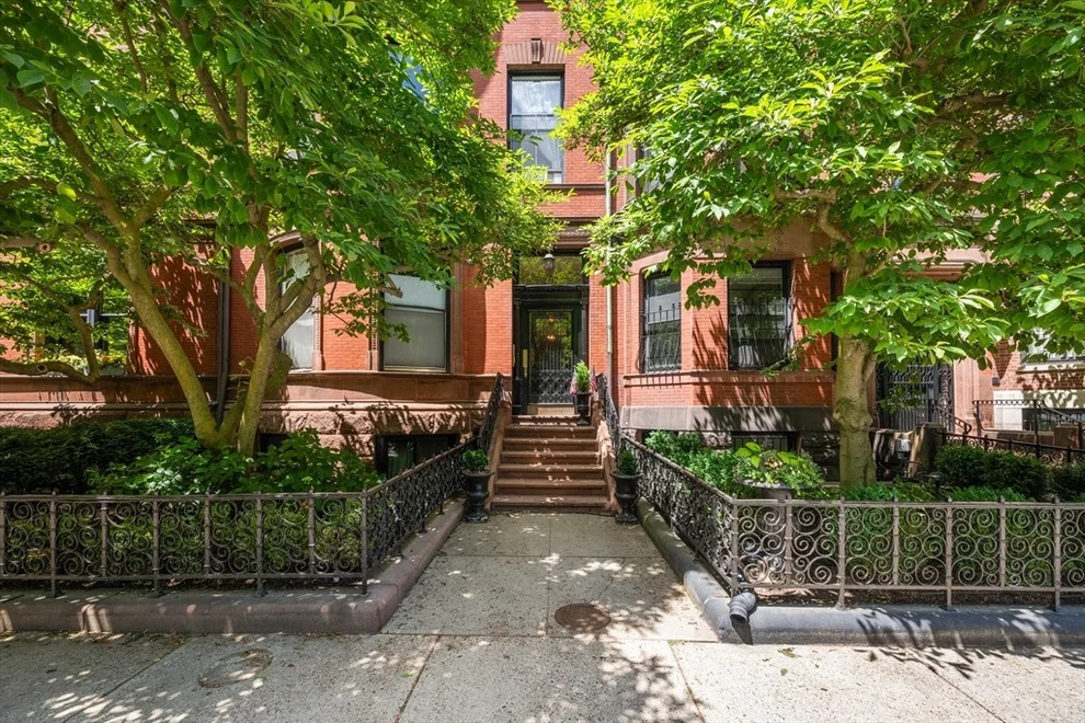 Unit for sale at 207 Commonwealth Ave, Boston, MA 02116