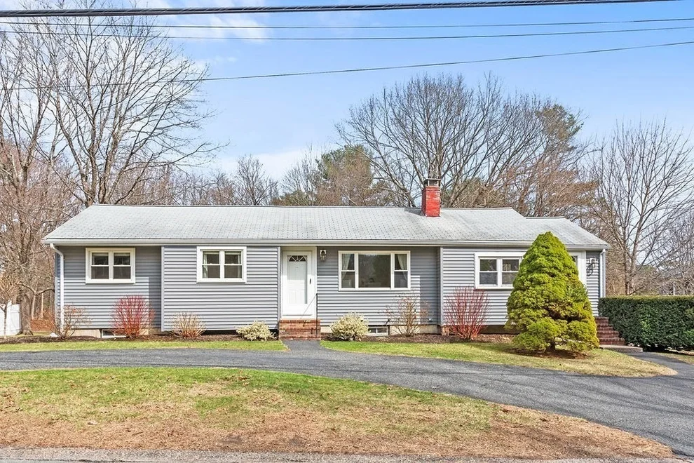 Unit for sale at 118 S High St, Foxboro, MA 02035