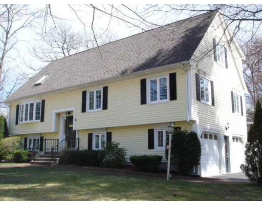 Unit for sale at 15 Apple Tree Ln, Wilmington, MA 01887