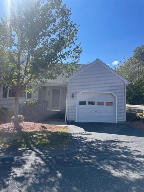 Unit for sale at 5 Quarter Horse Ln, Fitchburg, MA 01420